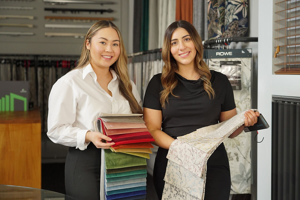 CUSTOM CURTAINS, BLINDS AND THE ADVANTAGES A COUNTRY BLINDS DESIGN CONSULTANT DELIVERS