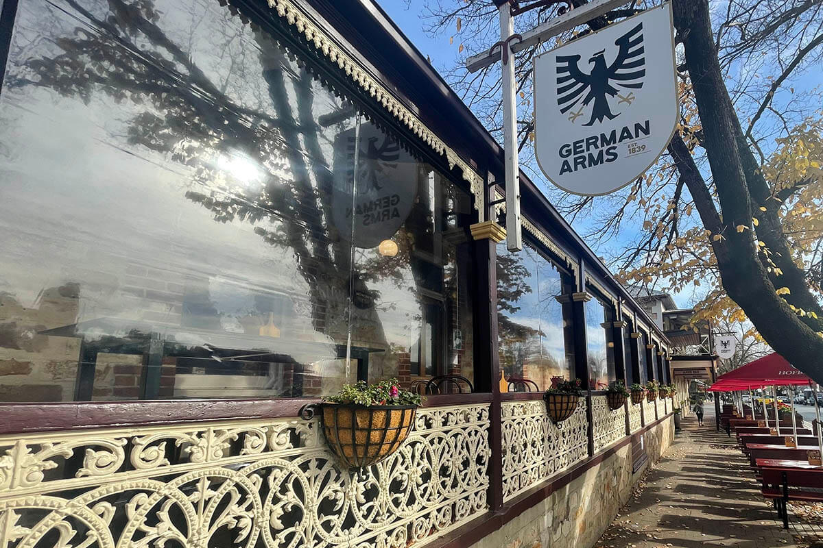 COMMERCIAL BLINDS AND WINDOW FURNISHINGS – THE COUNTRY BLINDS PROFESSIONAL ADVANTAGE