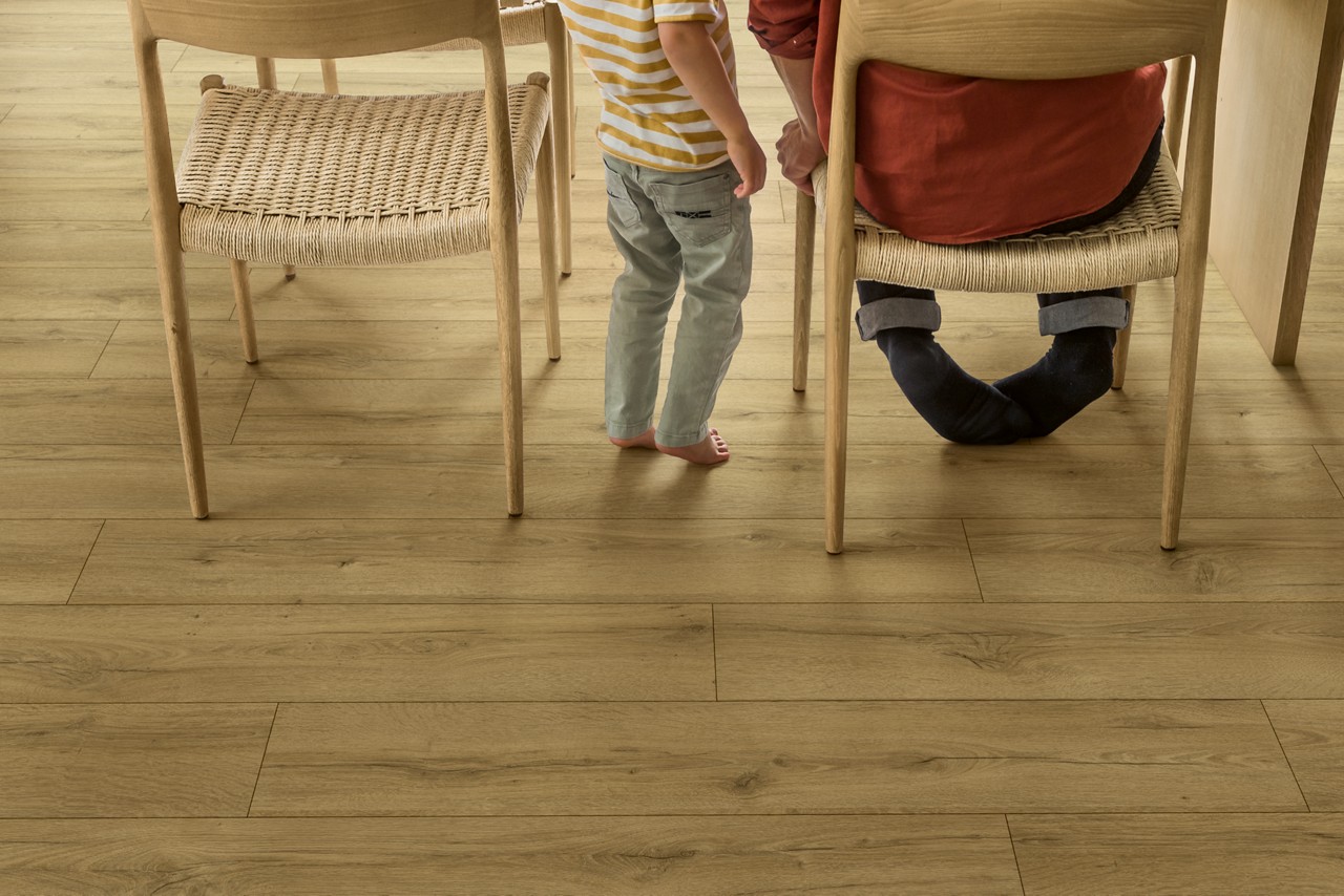LAMINATE FLOORING
